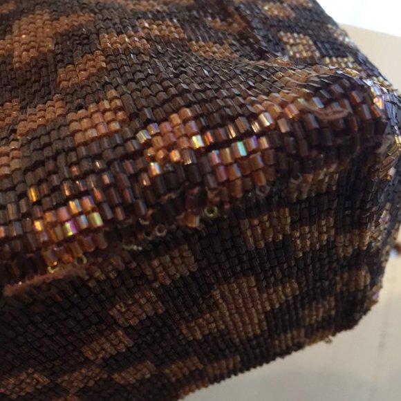 ๐โจ "Bead It!" Vintage Pierre Urbach Bronze Handbag โ A Dazzling Throwback โจ๐ - Picture 9 of 10